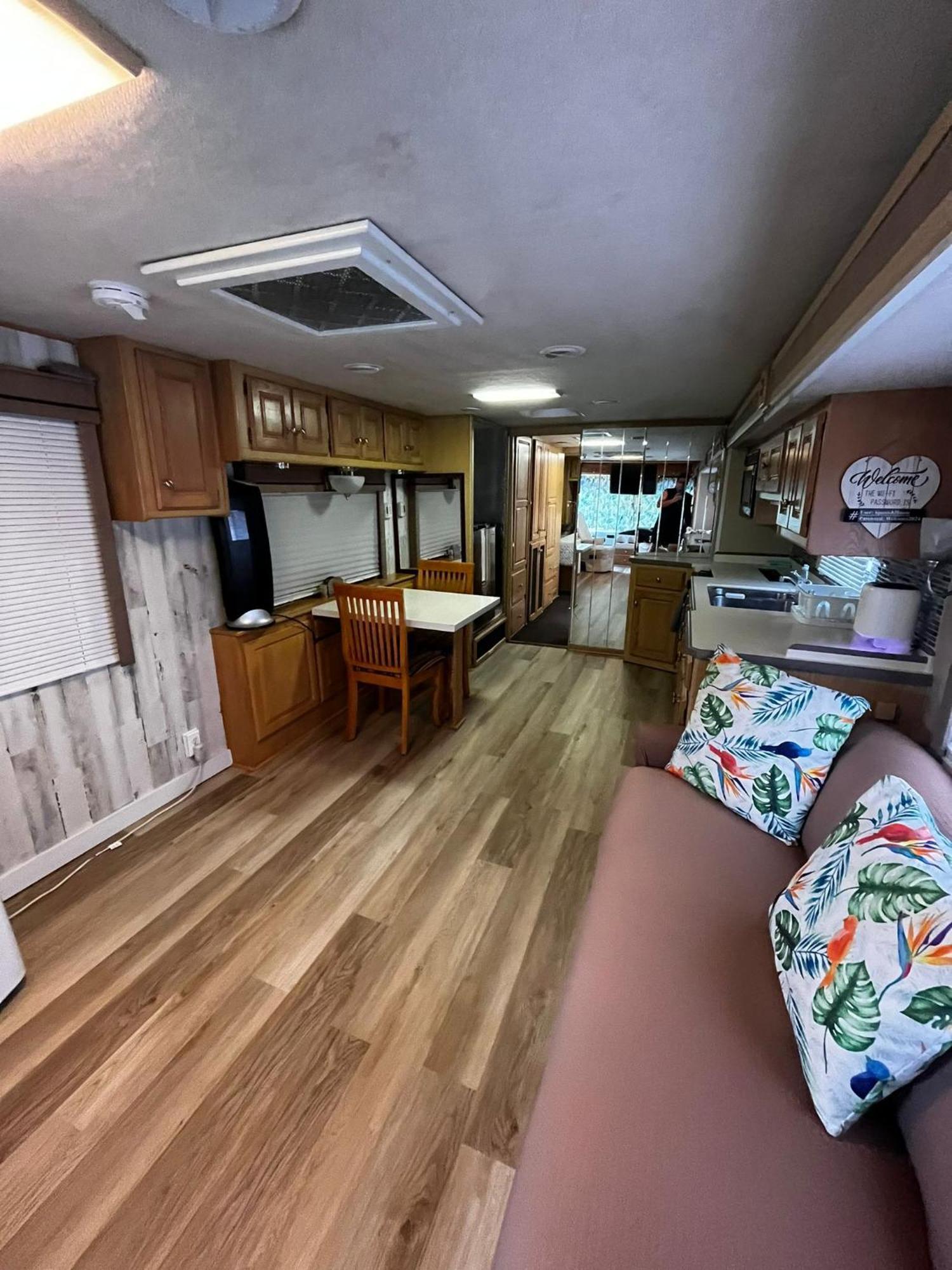 Remodeled And Comfortable Rv - Free Parking Miami Ngoại thất bức ảnh
